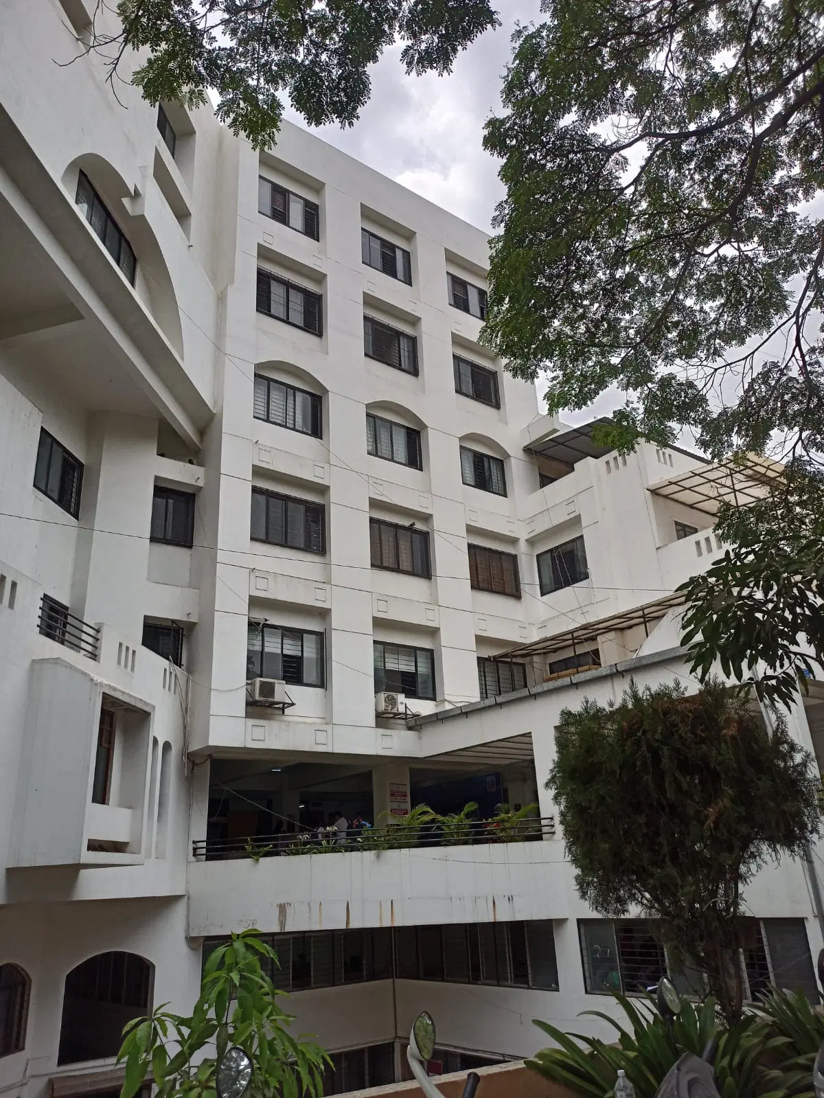 MMCC buildingMarathwada Mitra Mandal's College of Commerce (MMCC) building