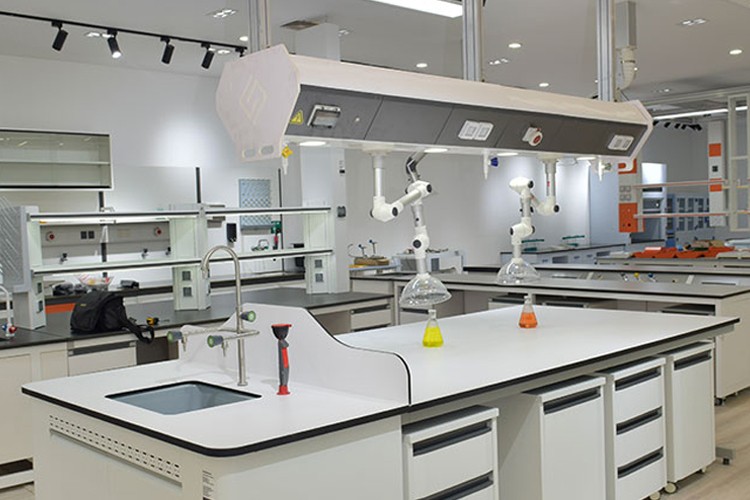 Chandigarh University UP Campus Lab