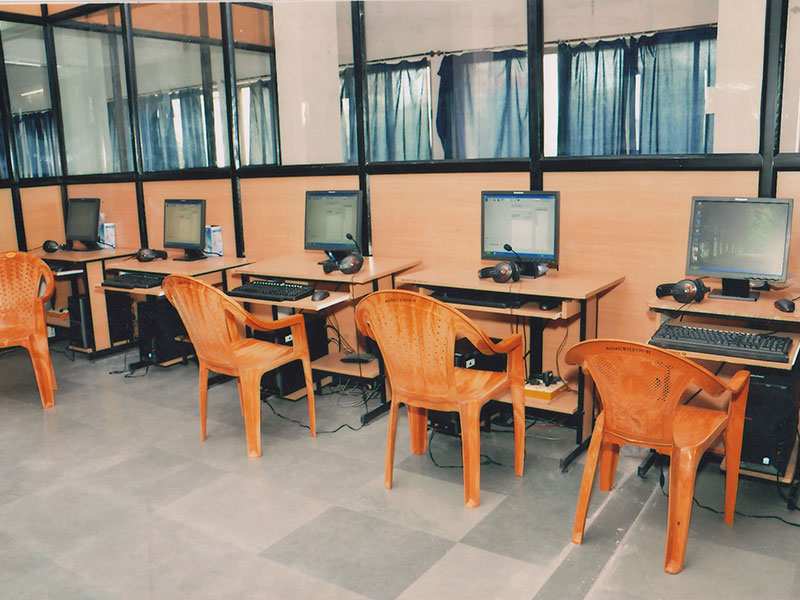 Abasaheb Garware Institute of Management Studies Labs