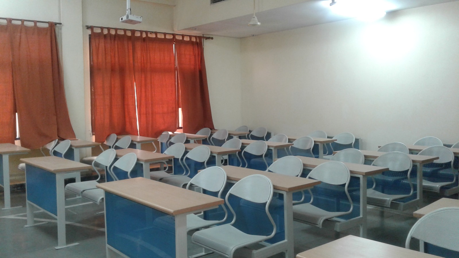 Accman Institute of Management Classroom(2)