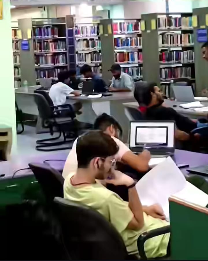 AKGEC Ghaziabad Library(6)