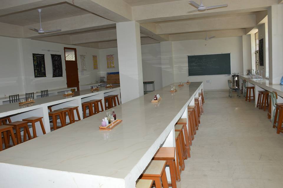 Alankar Mahila P.G. Mahavidyalaya Labs(2)