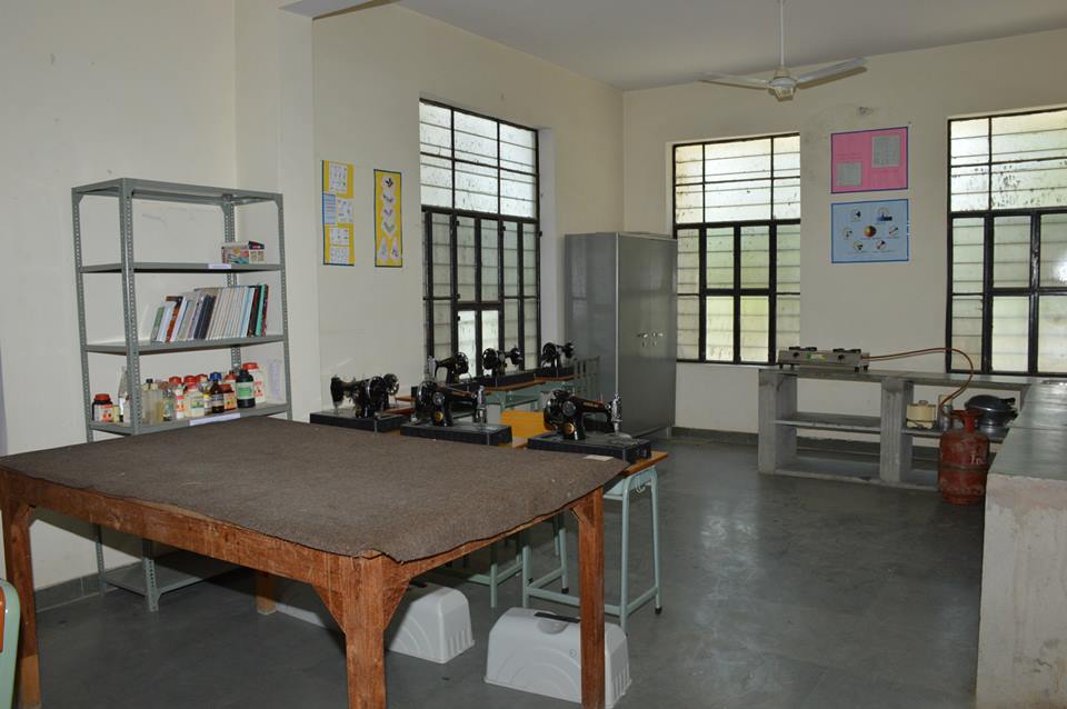 Alankar Mahila P.G. Mahavidyalaya Labs(4)