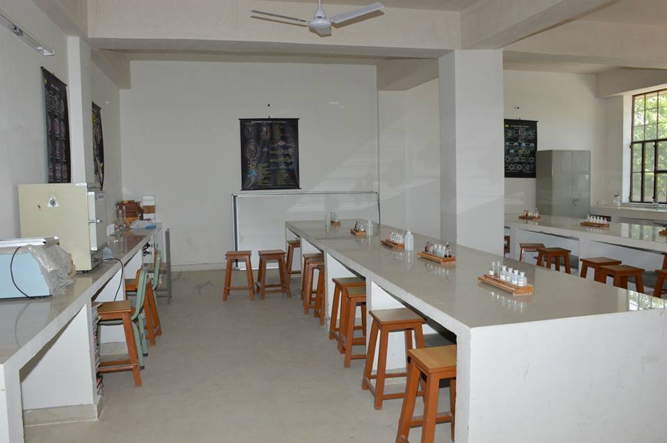 Alankar Mahila P.G. Mahavidyalaya Labs(6)