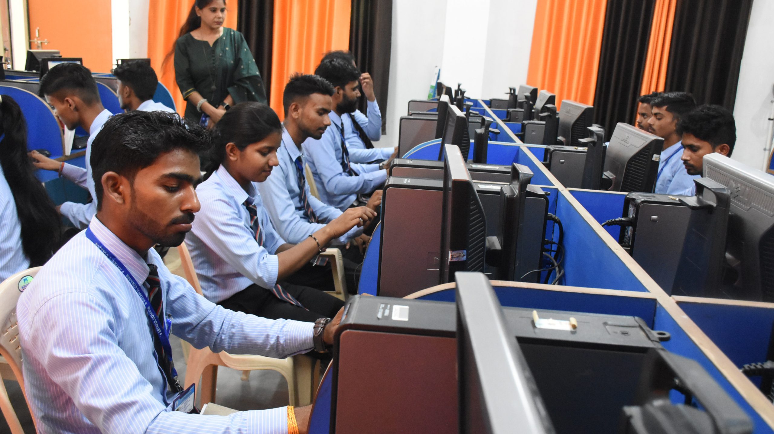 Aryakul College of Pharmacy and Research, Sitapur Labs(3)