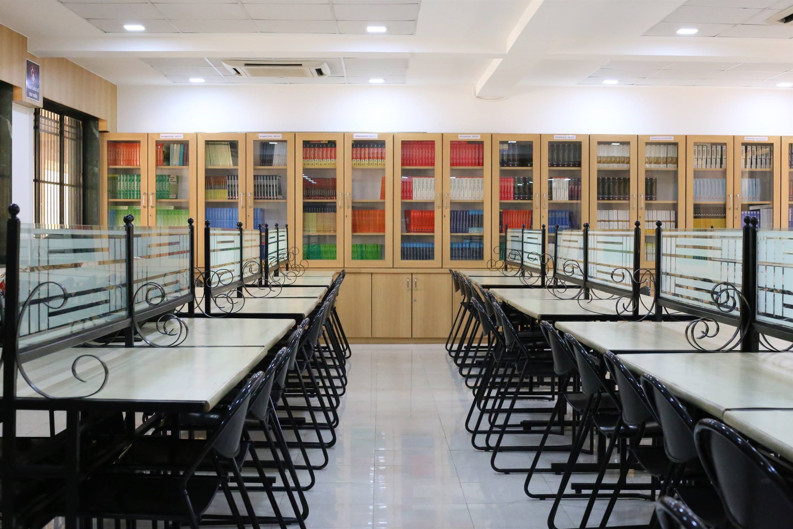 Bharati Vidyapeeth Institute of Management Library(2)