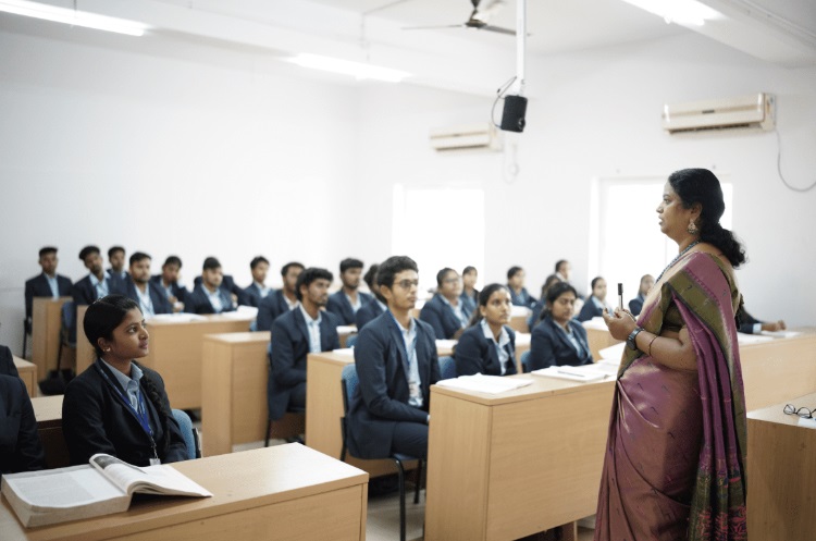 CMT Business School Classroom(2)