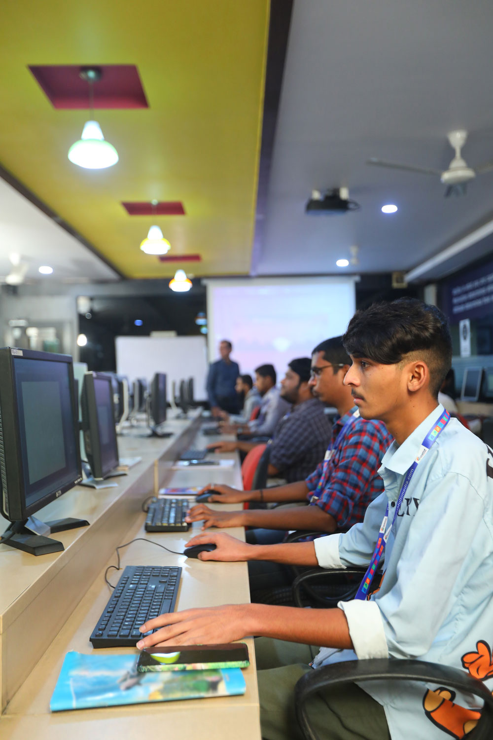 Creative Multimedia College of Fine Arts Labs(2)