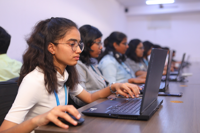 Creative Multimedia College of Fine Arts Labs(3)