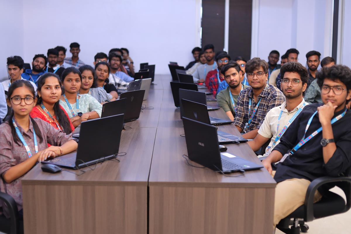 Creative Multimedia College of Fine Arts Classroom(2)