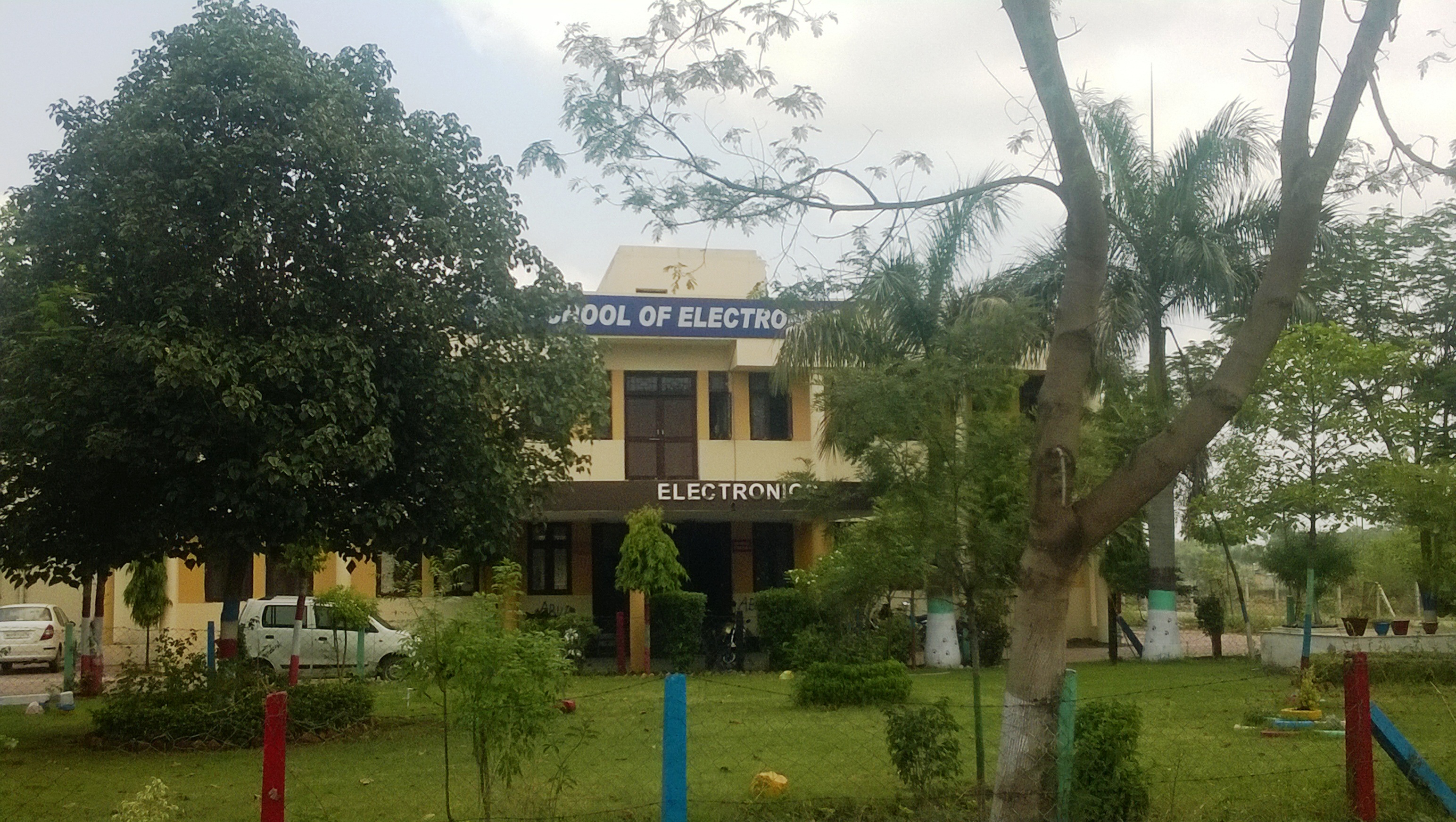 Devi Ahilya Vishwavidyalaya Academic Block(2)