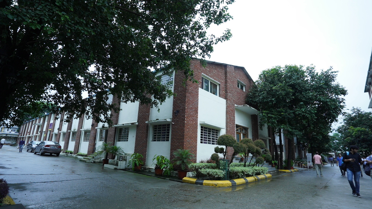 DBS Global University Powered by Emversity Campus Building(1)