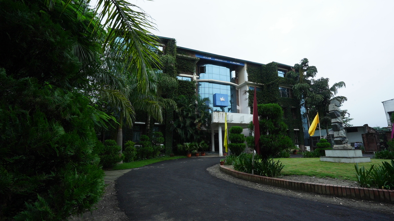 DBS Global University Powered by Emversity Campus Building(2)