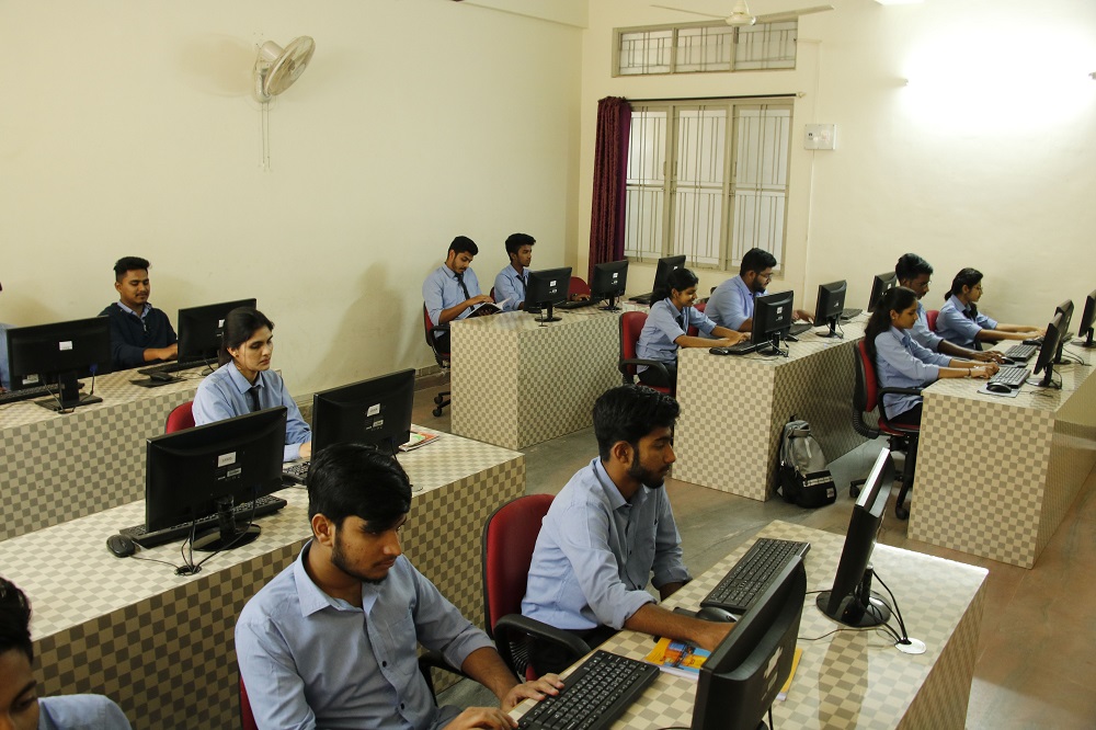 De Paul First Grade College Labs