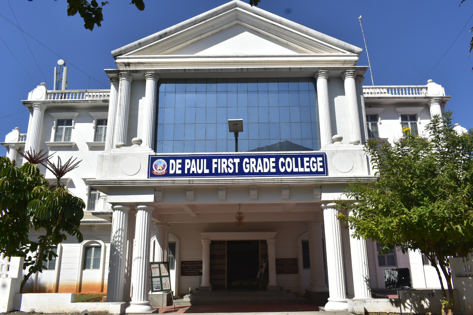 De Paul First Grade College Campus Building