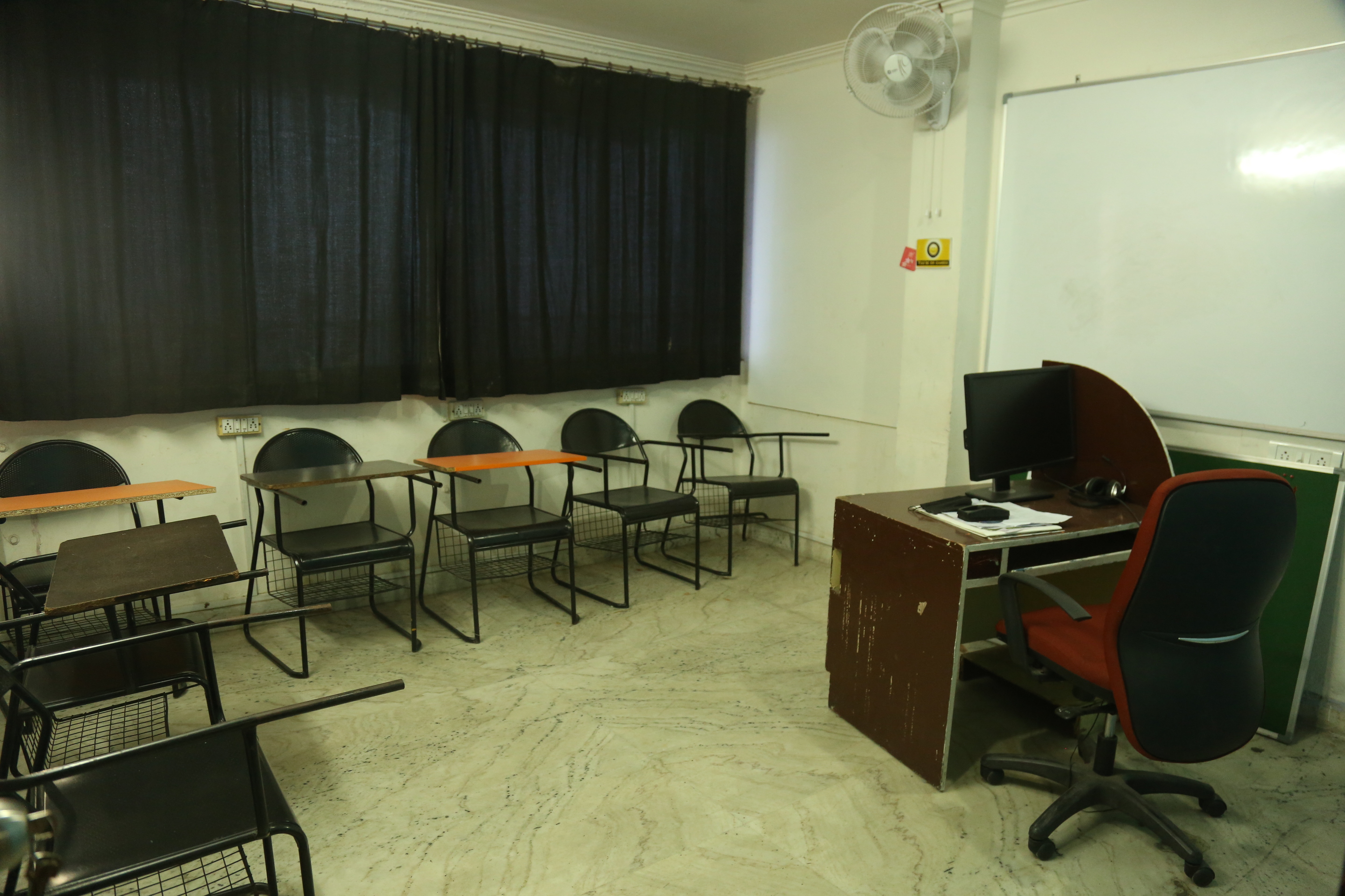Digiquest Institute of Creative Arts and Design Classroom(2)