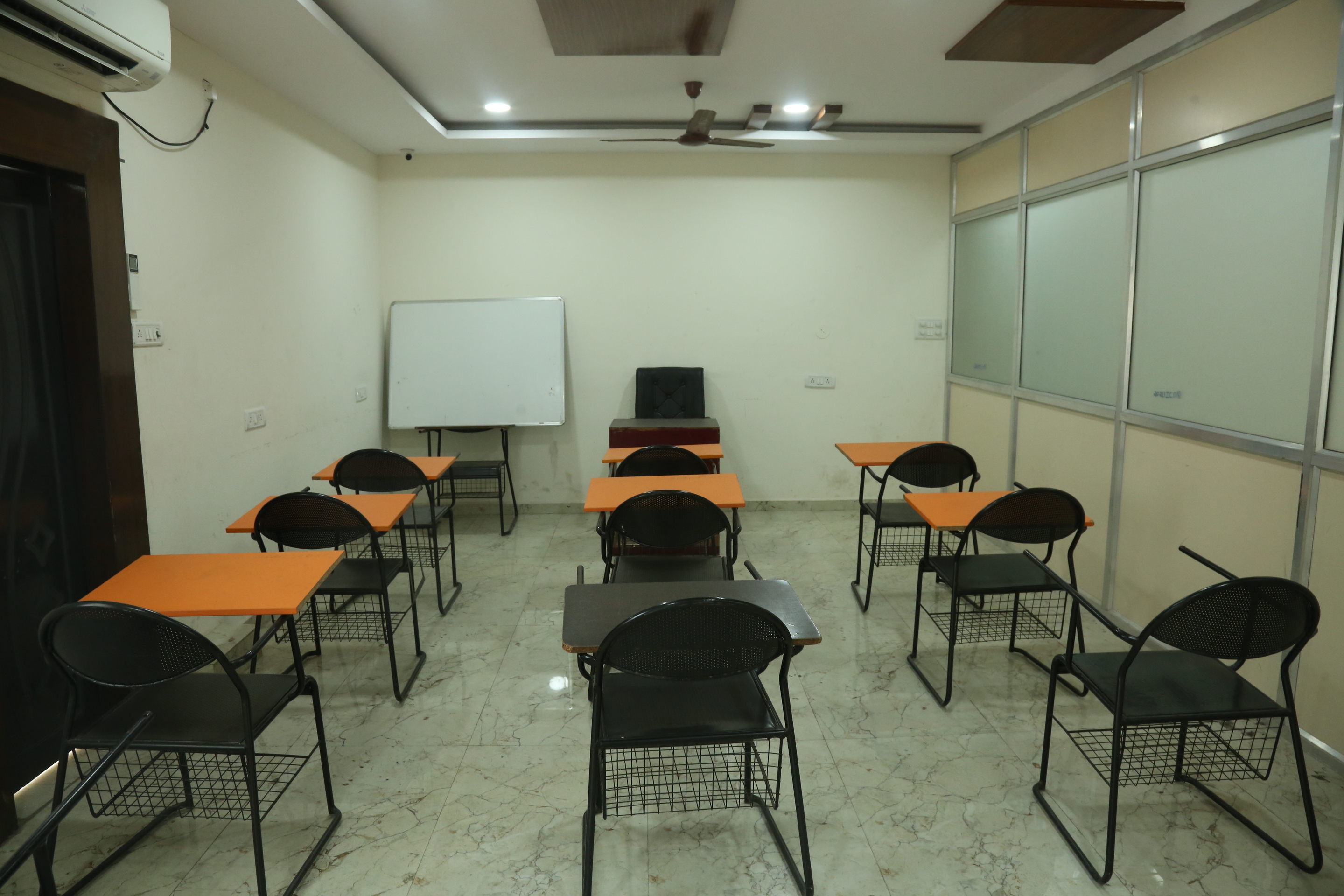 Digiquest Institute of Creative Arts and Design Classroom(4)