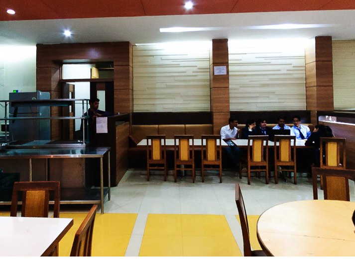 DY Patil B School Cafeteria / Mess