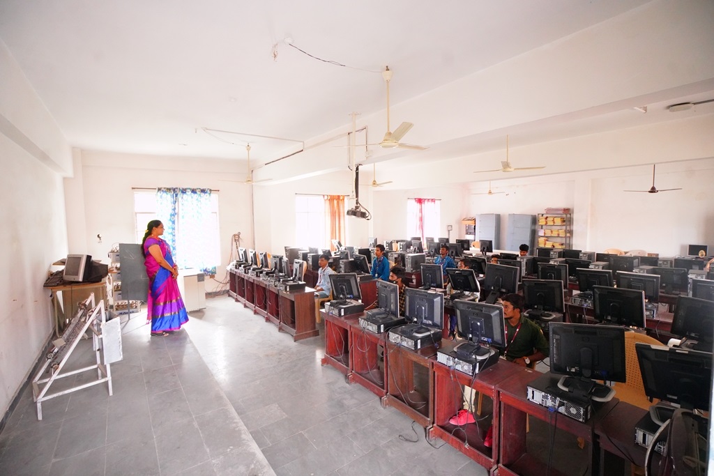 Ellenki College of Engineering  and Technology Labs(2)