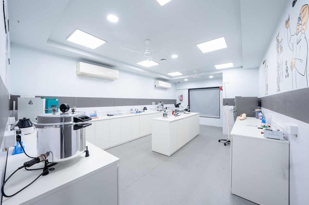 Emversity School of Health Sciences, Nagpur Labs(4)