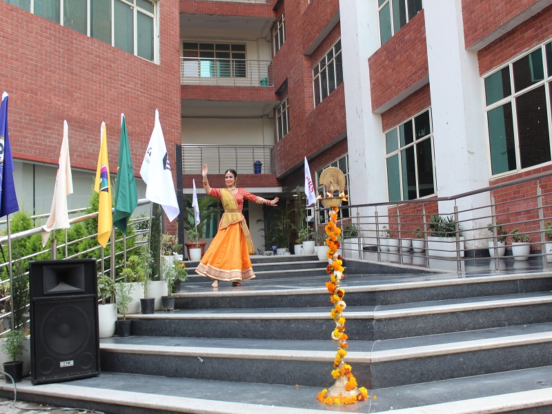 Gitarattan International Business School Fest(1)