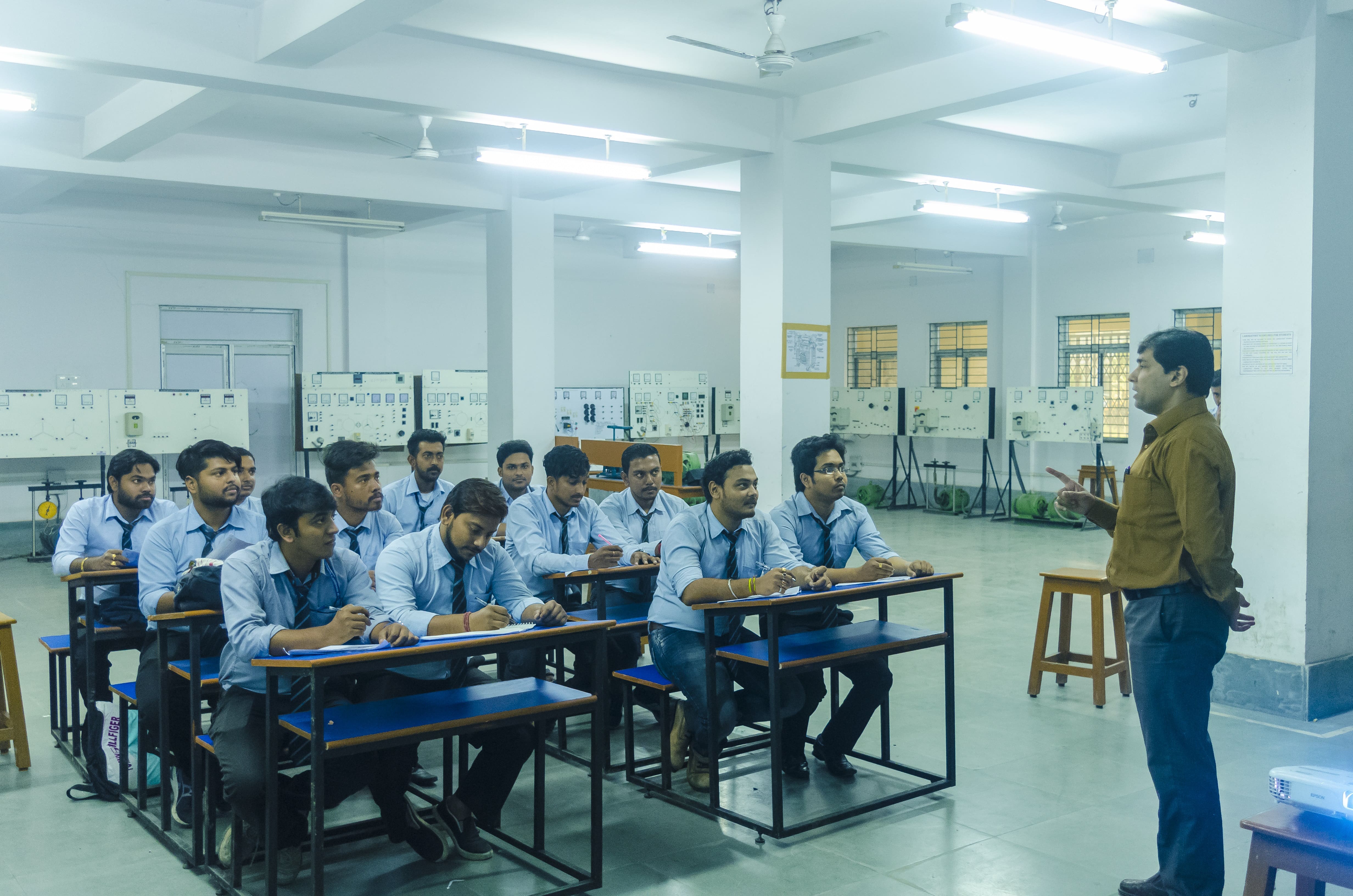 Global Institute of Management and Technology Classroom(1)