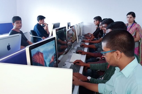 IIFA Lancaster Degree College Labs(2)