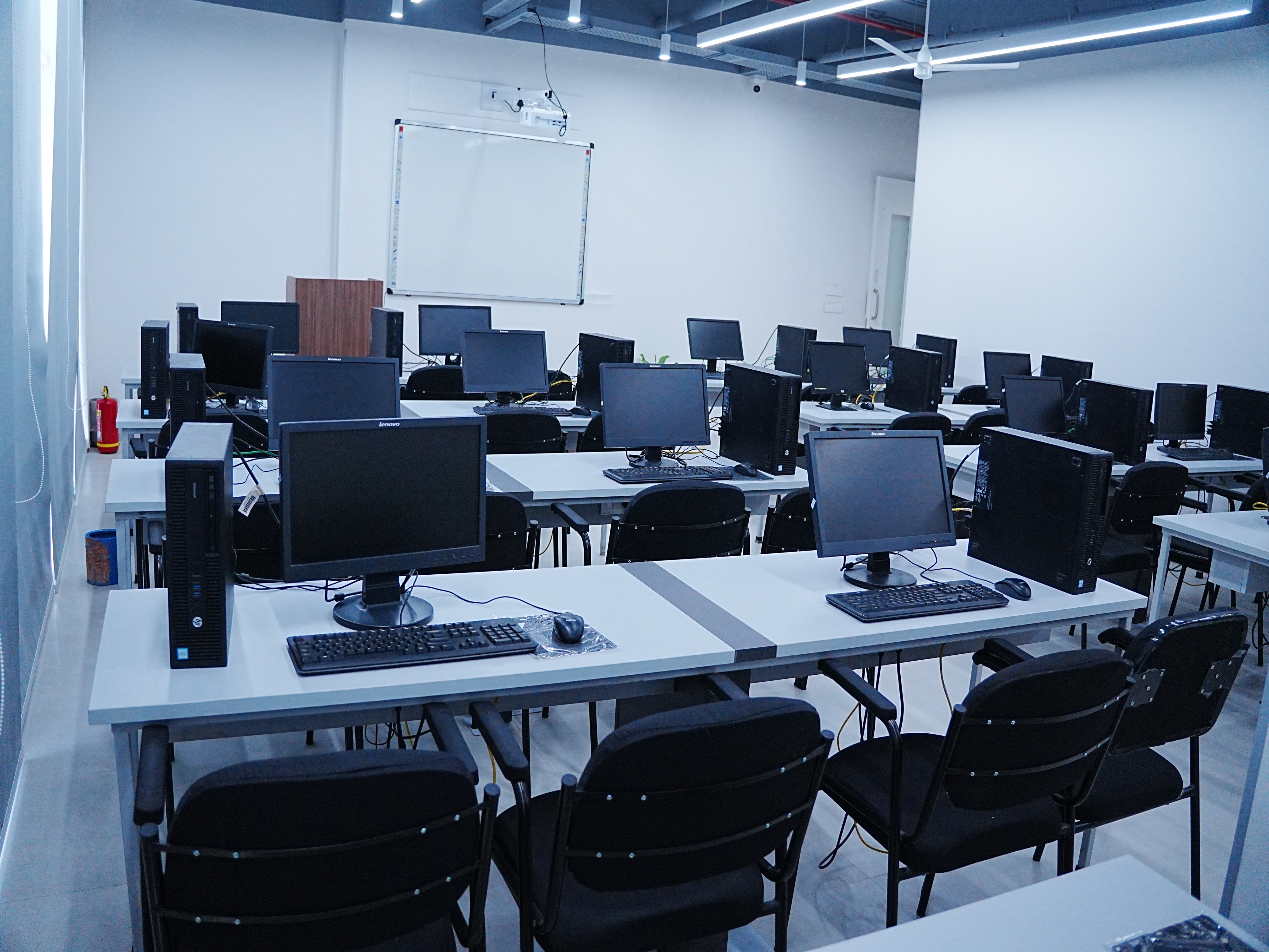Imperial School of Banking and Management Studies Labs