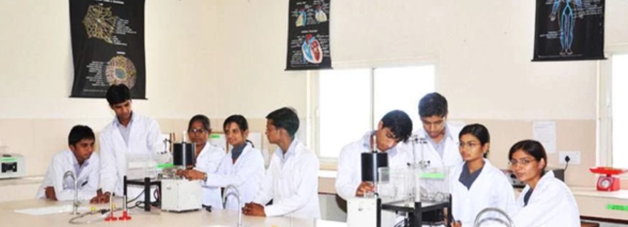 Indore Institute of Pharmacy Labs(3)
