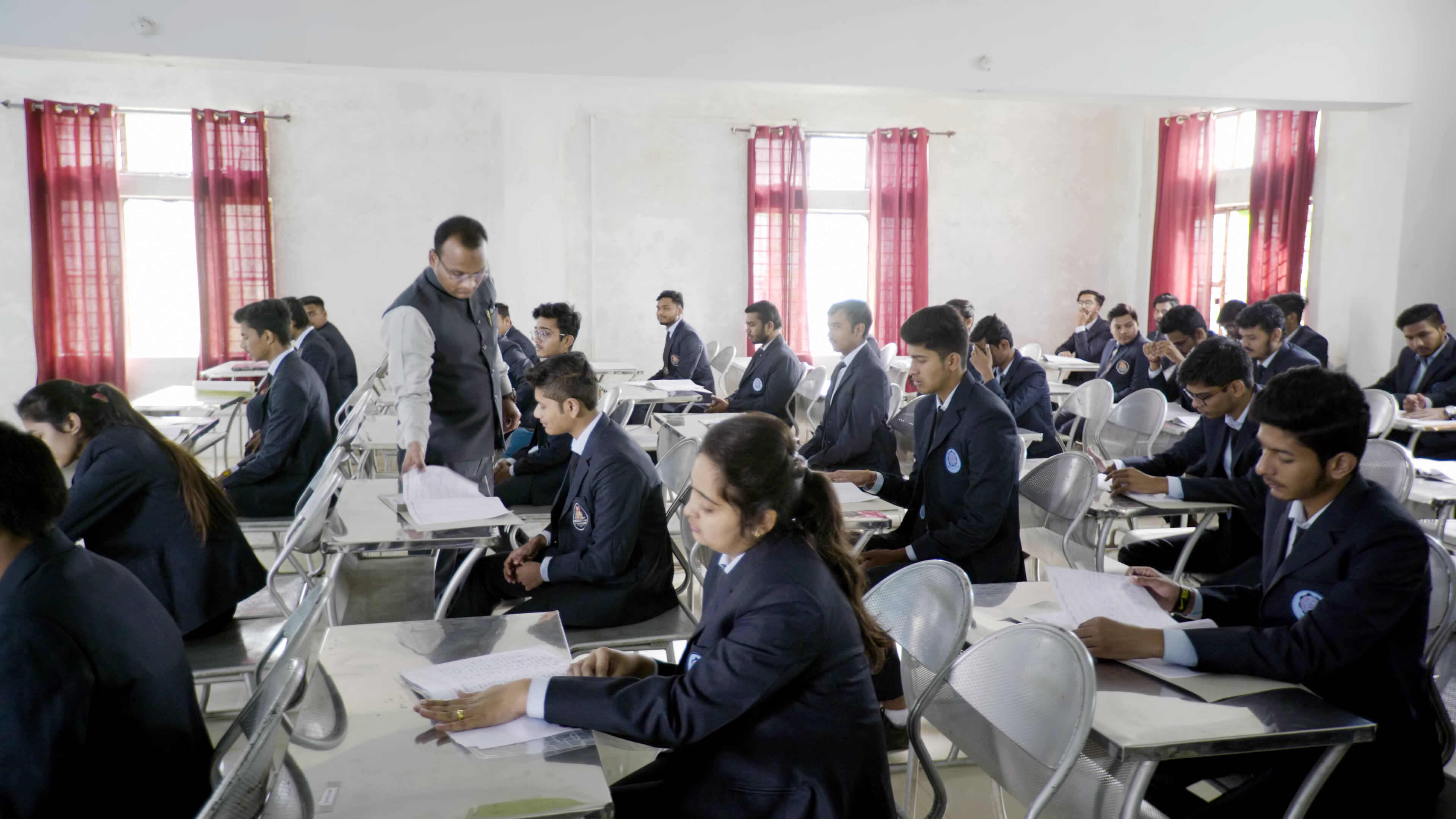 Institute of Aeronautics and Engineering Bhopal Classroom(2)