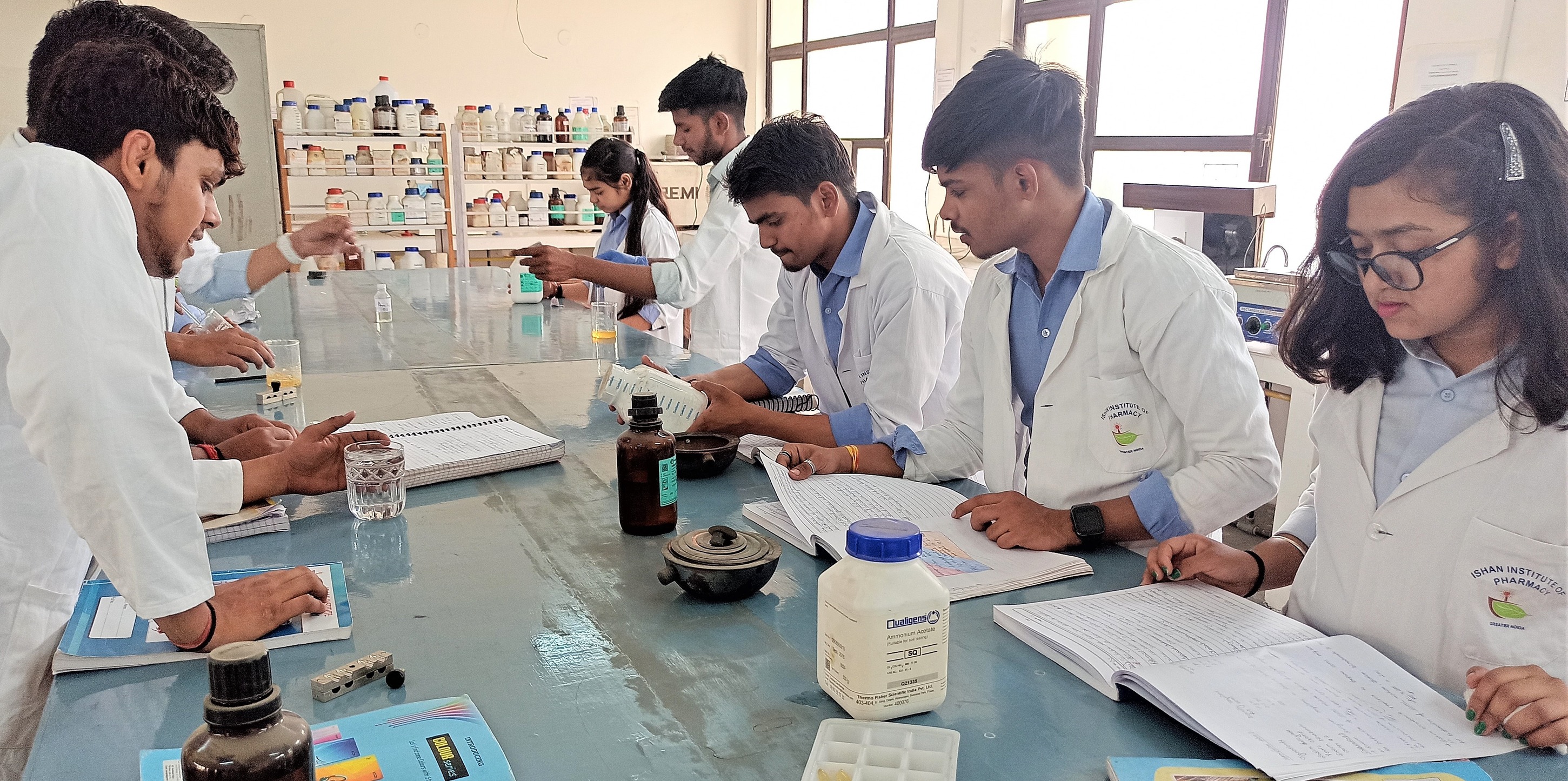 Ishan Institute of Pharmacy Labs(1)