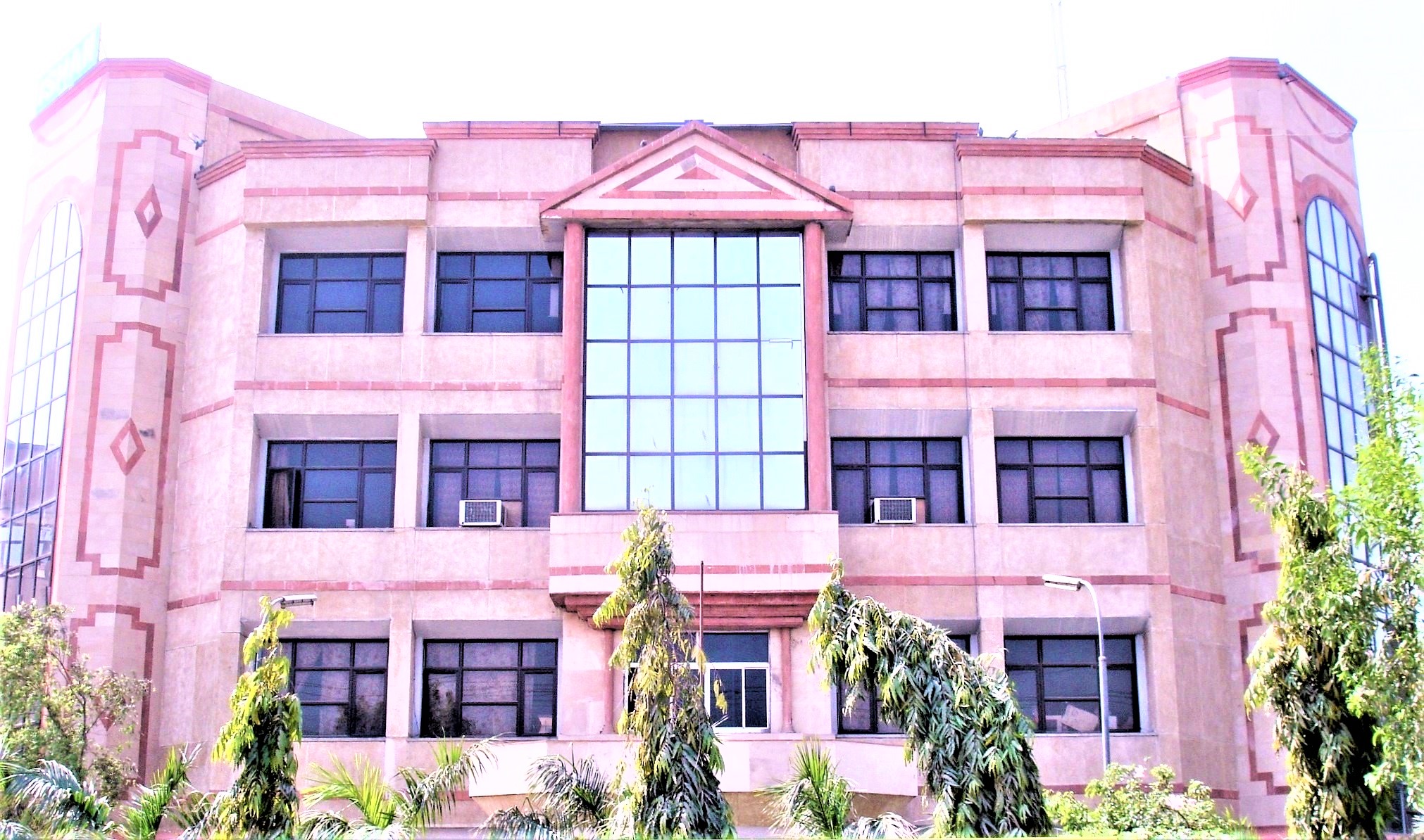 Ishan Institute of Pharmacy Campus Building(2)