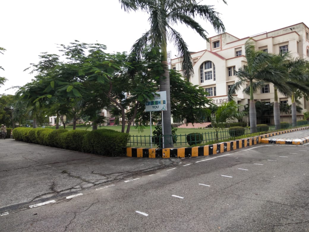 ITS Engineering College Campus View(1)