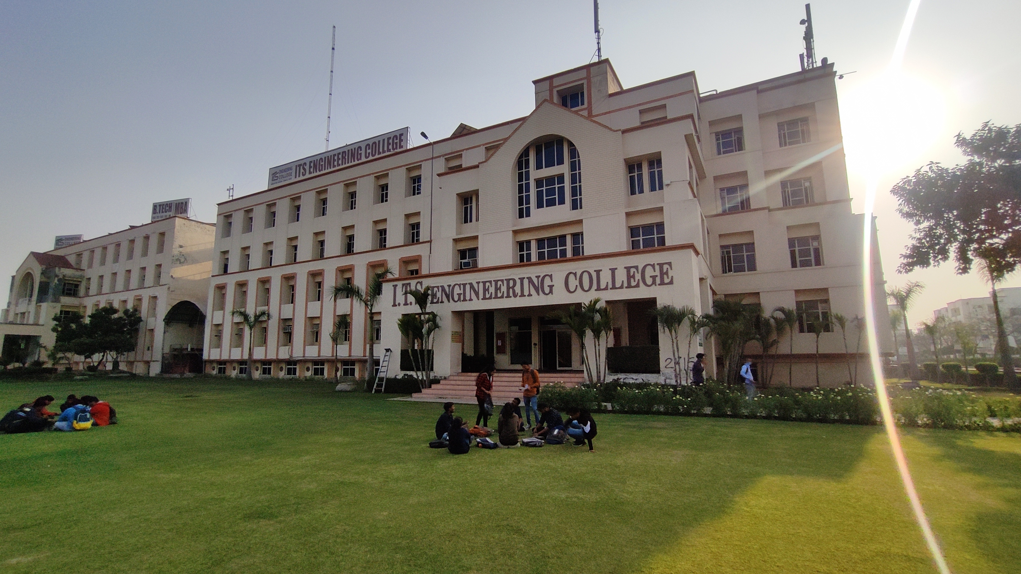 ITS Engineering College Campus Building(4)