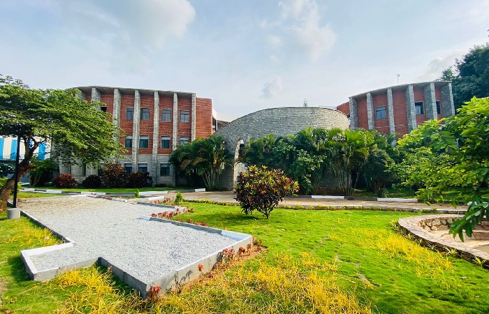 IZee Business School Campus View(1)