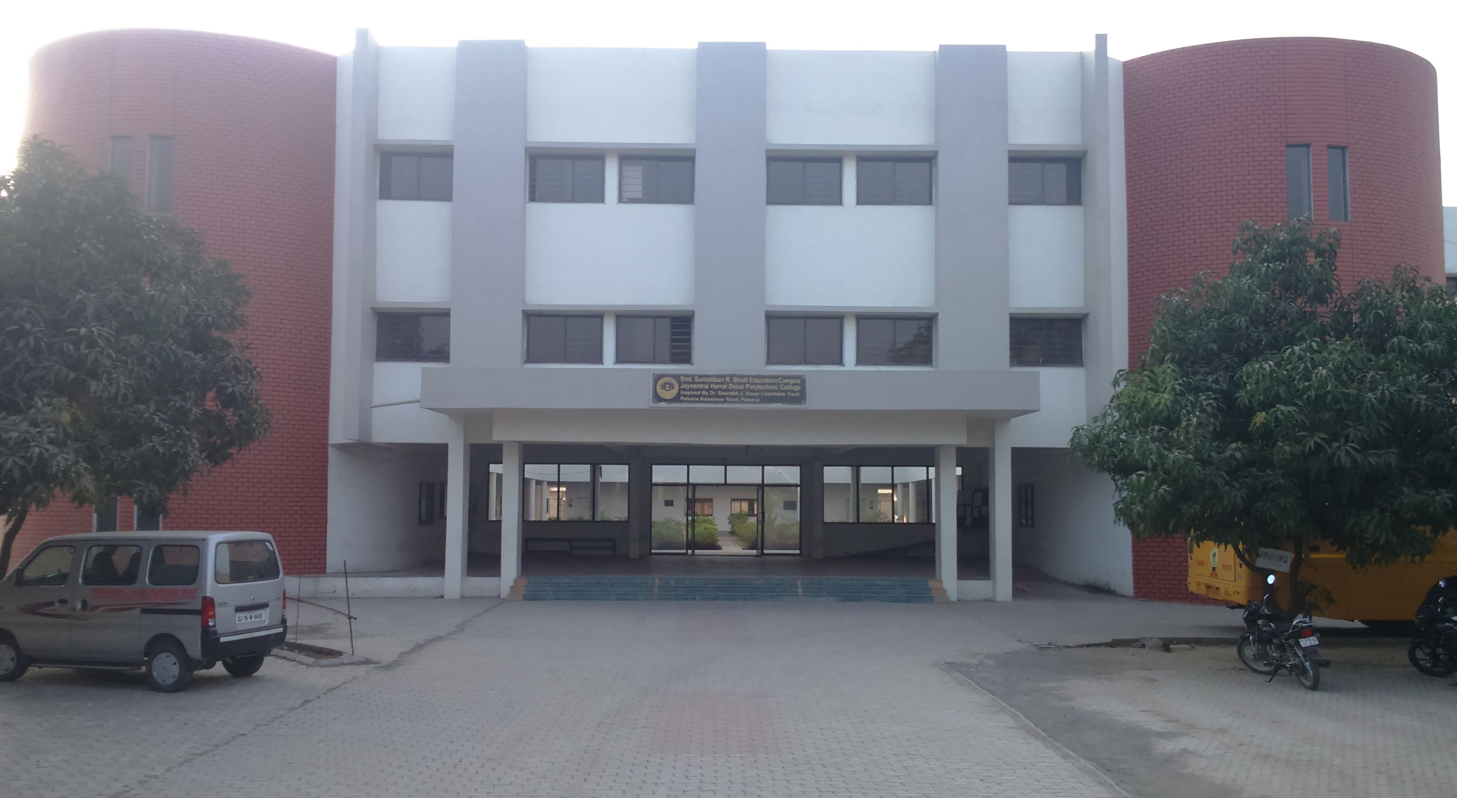 Jayvantrai Harrai Desai Polytechnic Campus Building