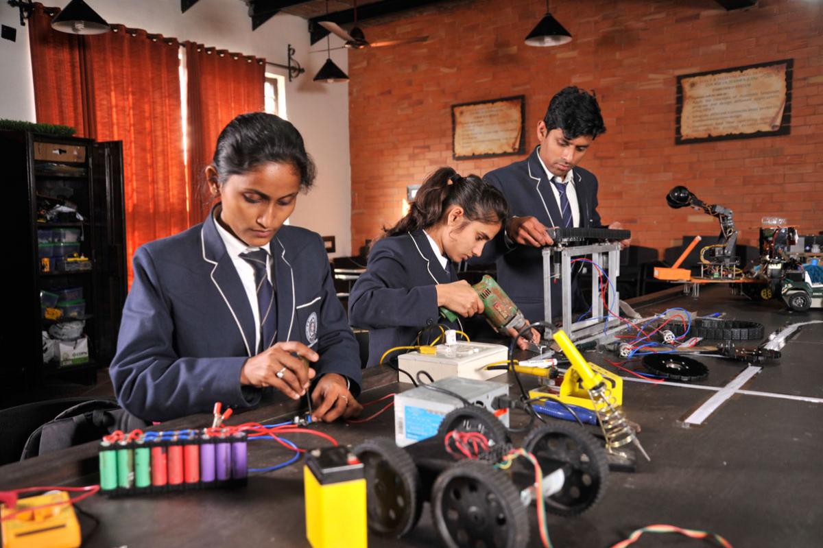 JD College of Engineering and Management Labs(1)