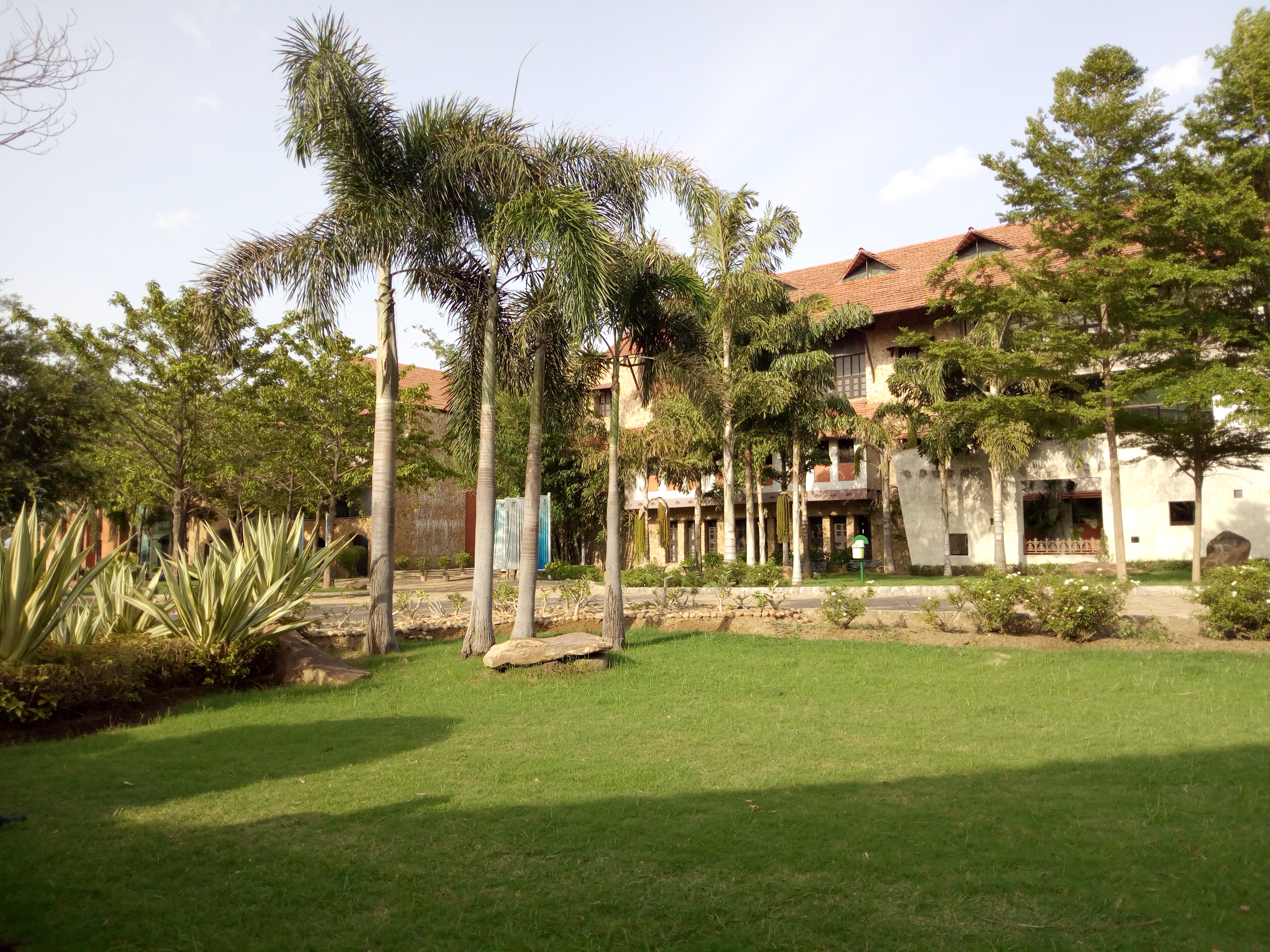 JD College of Engineering and Management Campus Building(2)