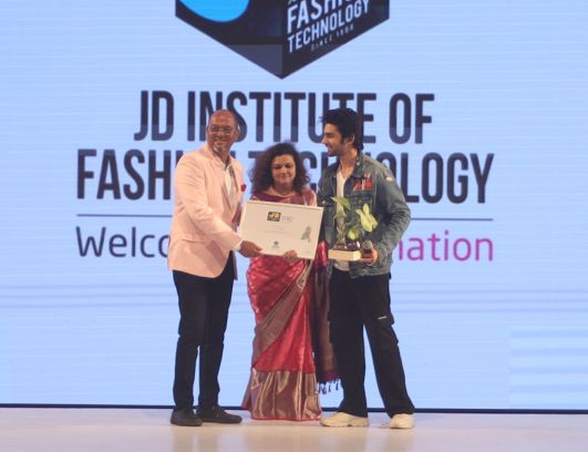 JD Institute of Fashion Technology Mumbai Celebrity Visit(16)