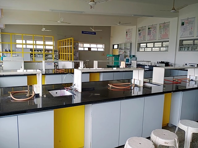 K.K. Wagh College of Pharmacy, Nashik Labs