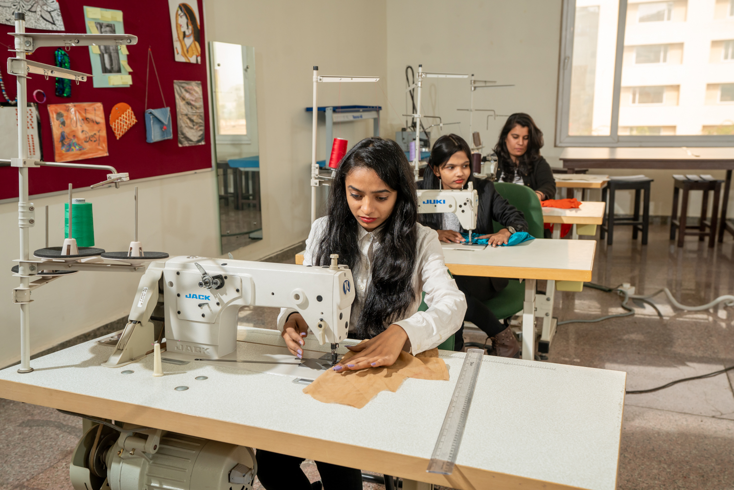 KR Mangalam University Labs(4)