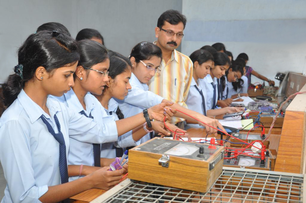 KDK College of Engineering Nagpur Labs(3)