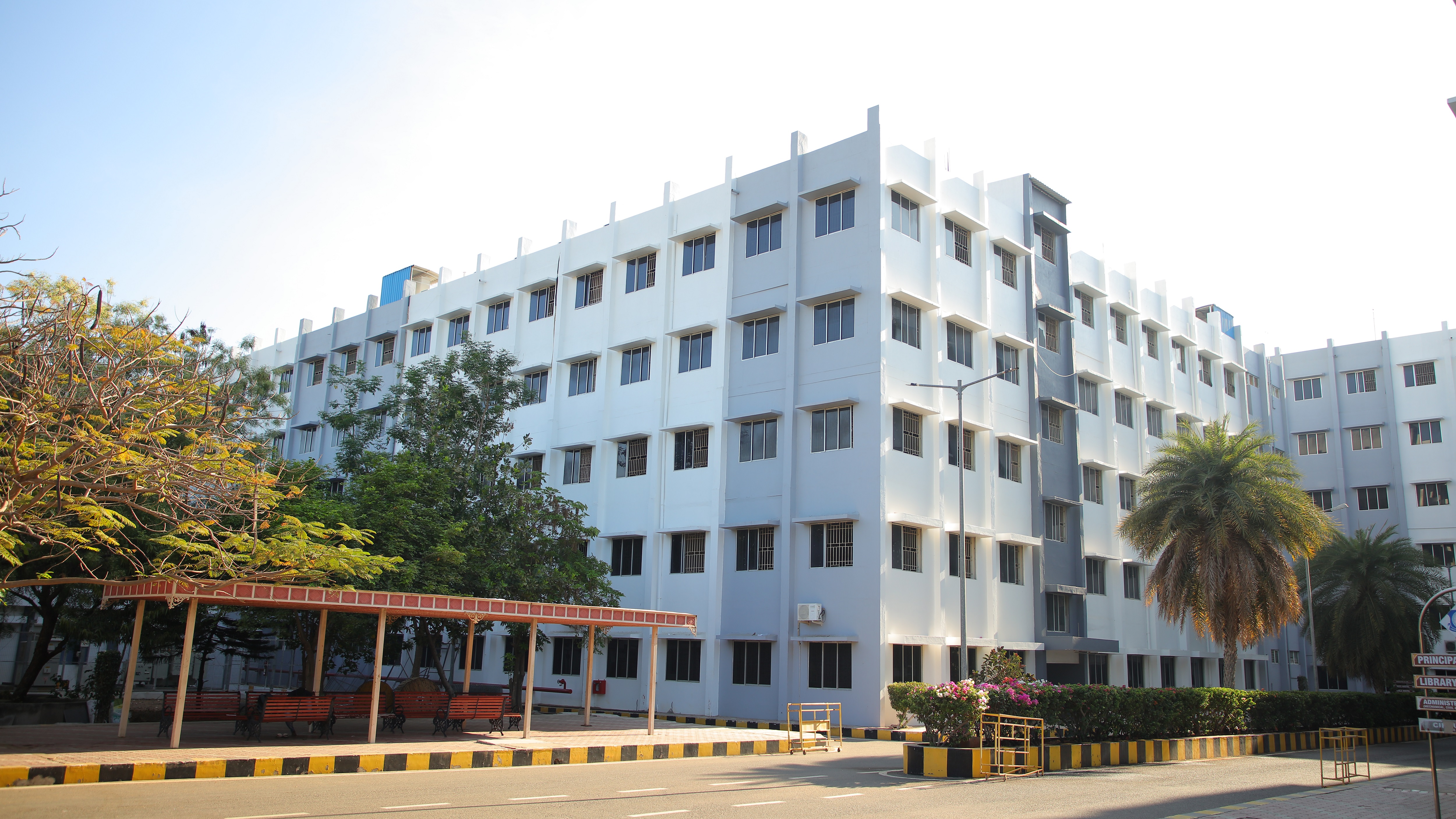 K Ramakrishnan College of Engineering Campus Building(2)