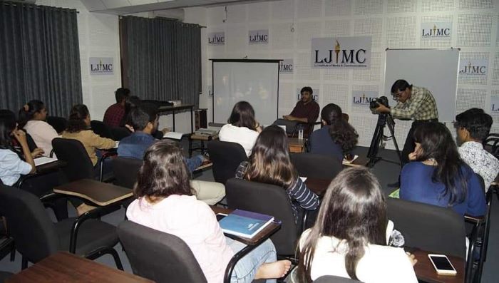 L.J. Institute of Media and Communications Classroom(1)