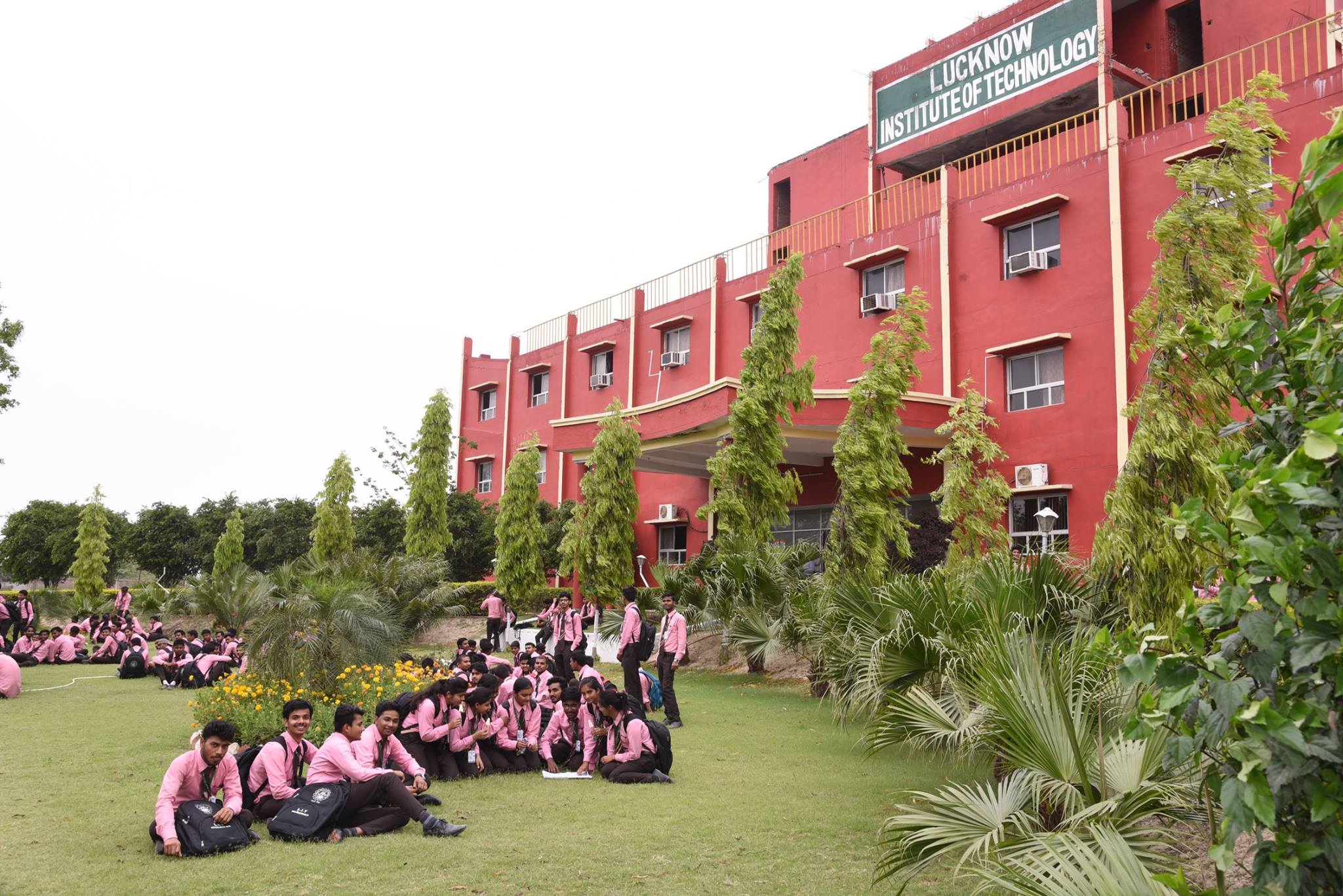 Lucknow Institute of Technology Campus Building