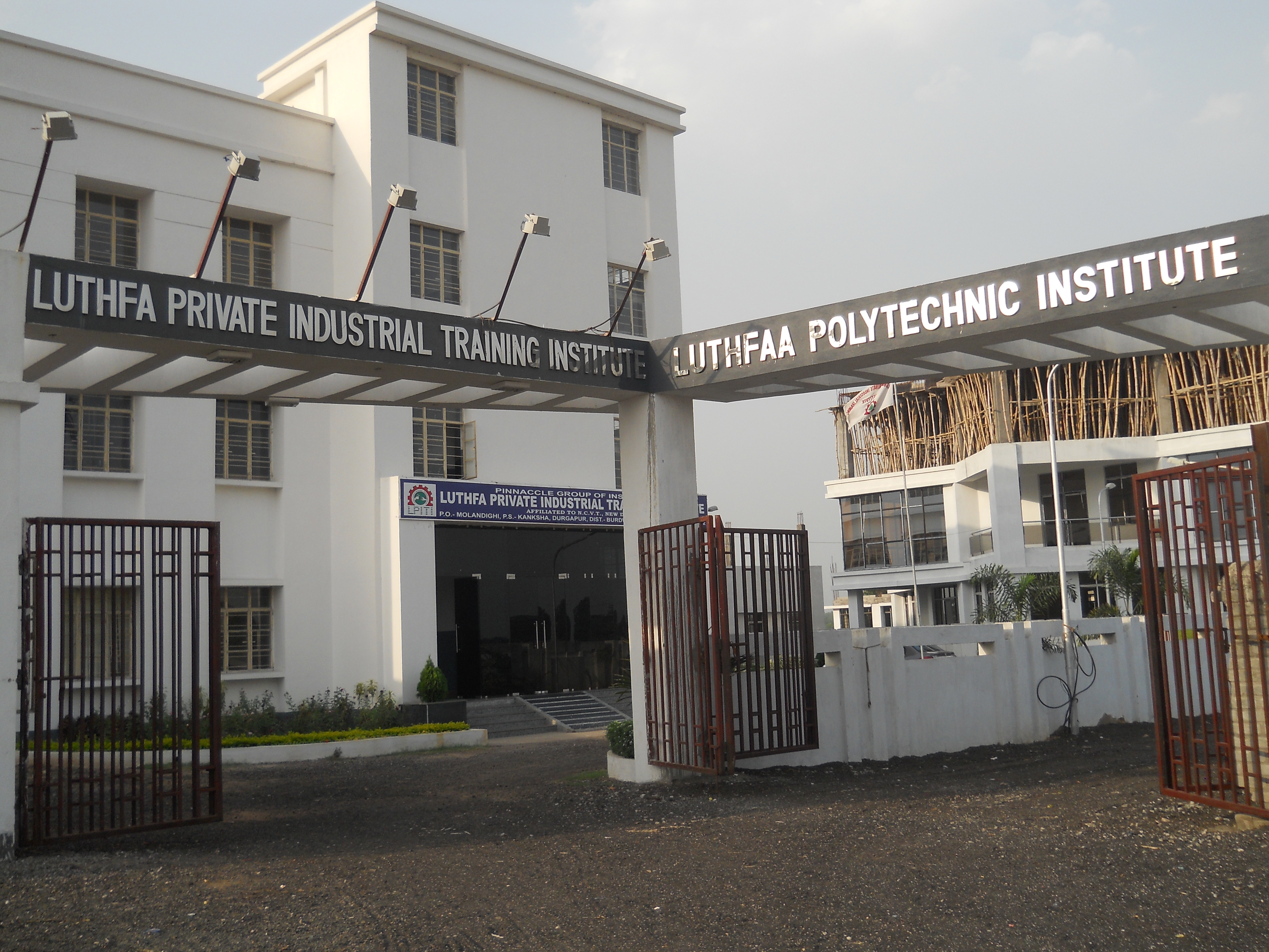 Luthfaa Polytechnic Institute Entrance