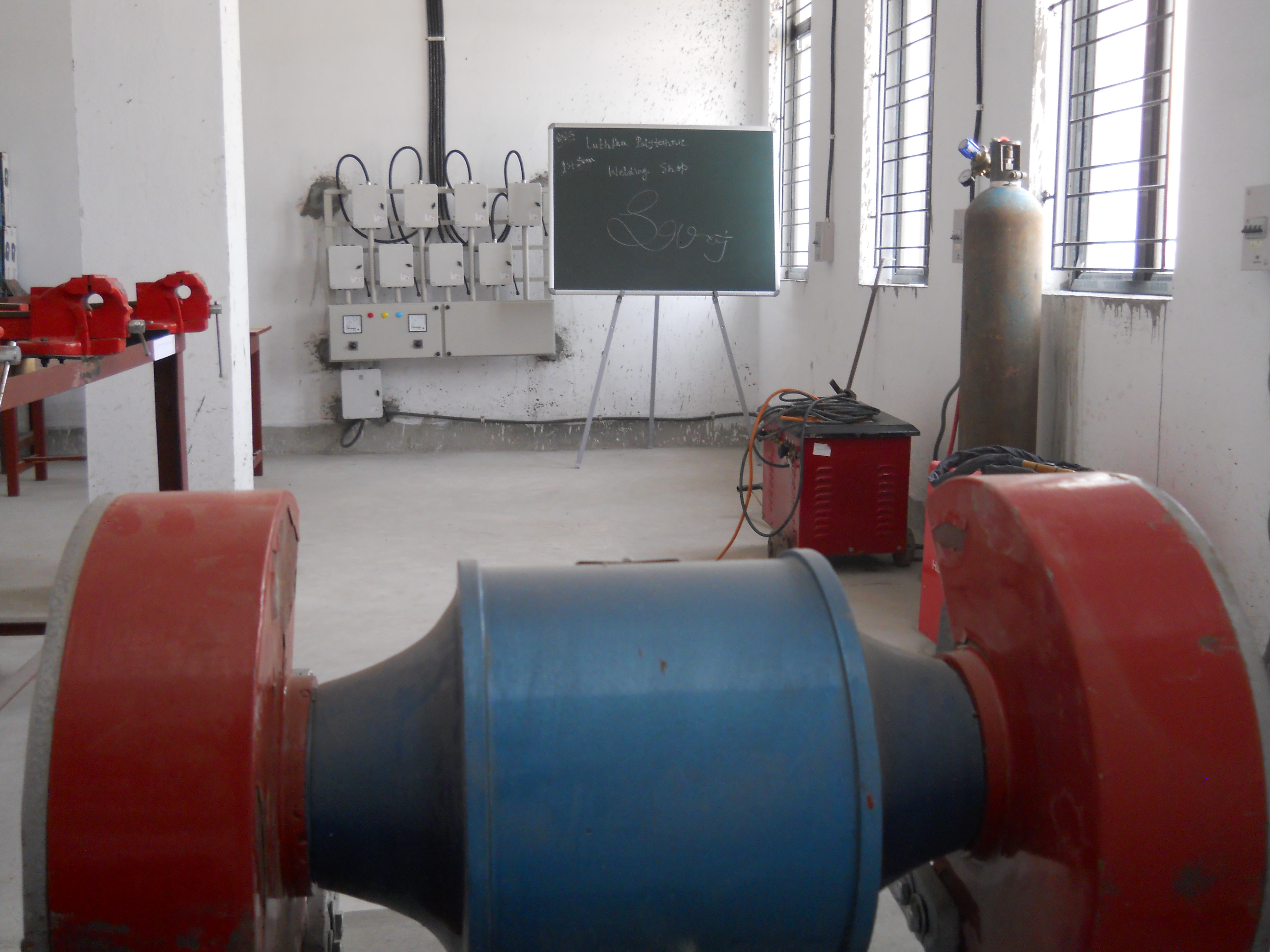 Luthfaa Polytechnic Institute Labs(2)