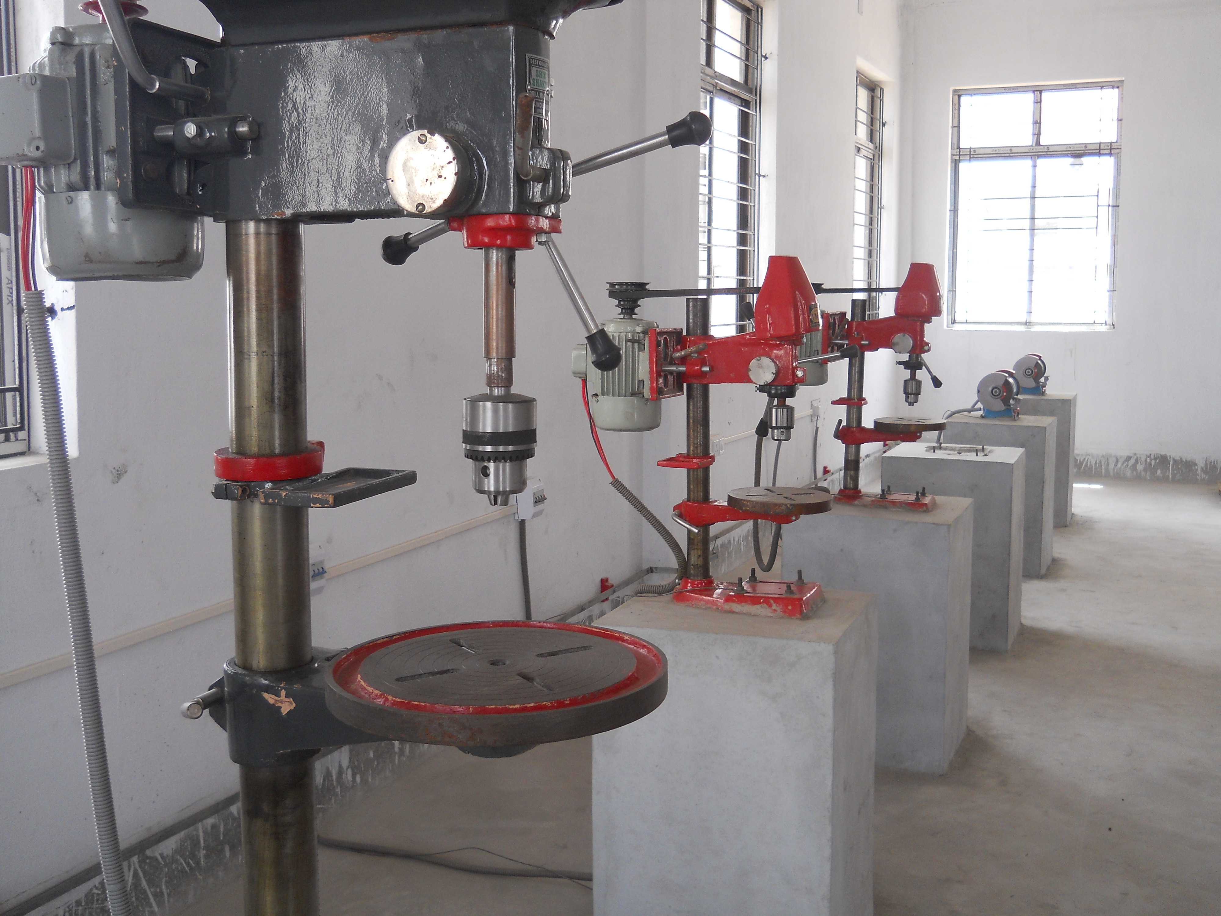 Luthfaa Polytechnic Institute Labs(4)