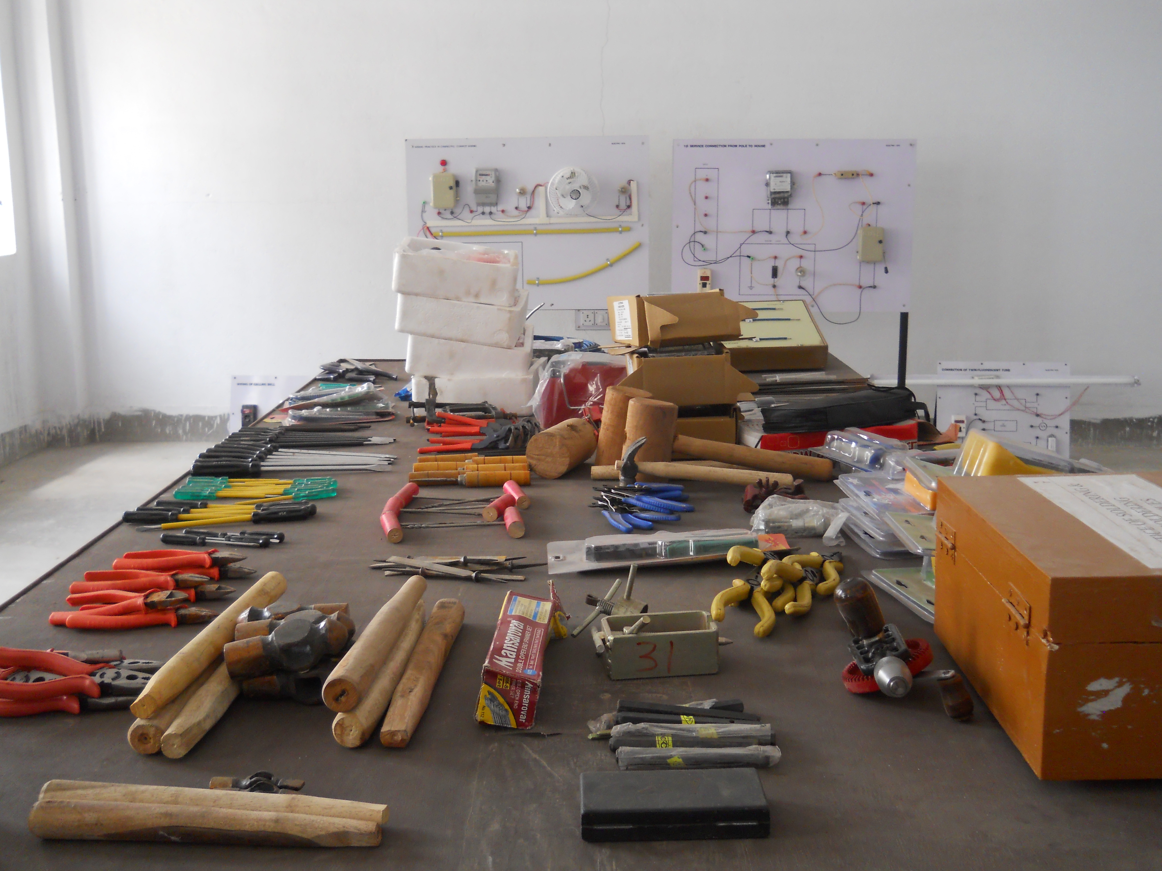 Luthfaa Polytechnic Institute Labs(6)