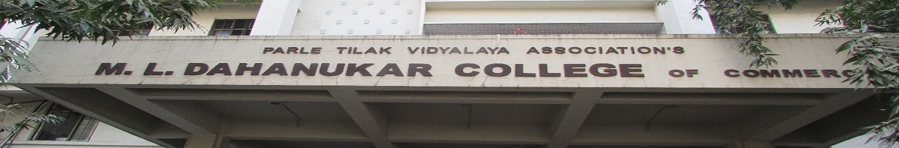 M.L. Dahanukar College of Commerce Campus Building(1)